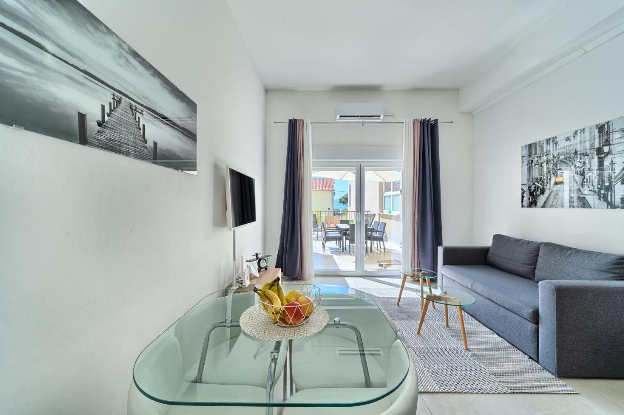 Terrace Apartment Danny Каштела Экстерьер фото