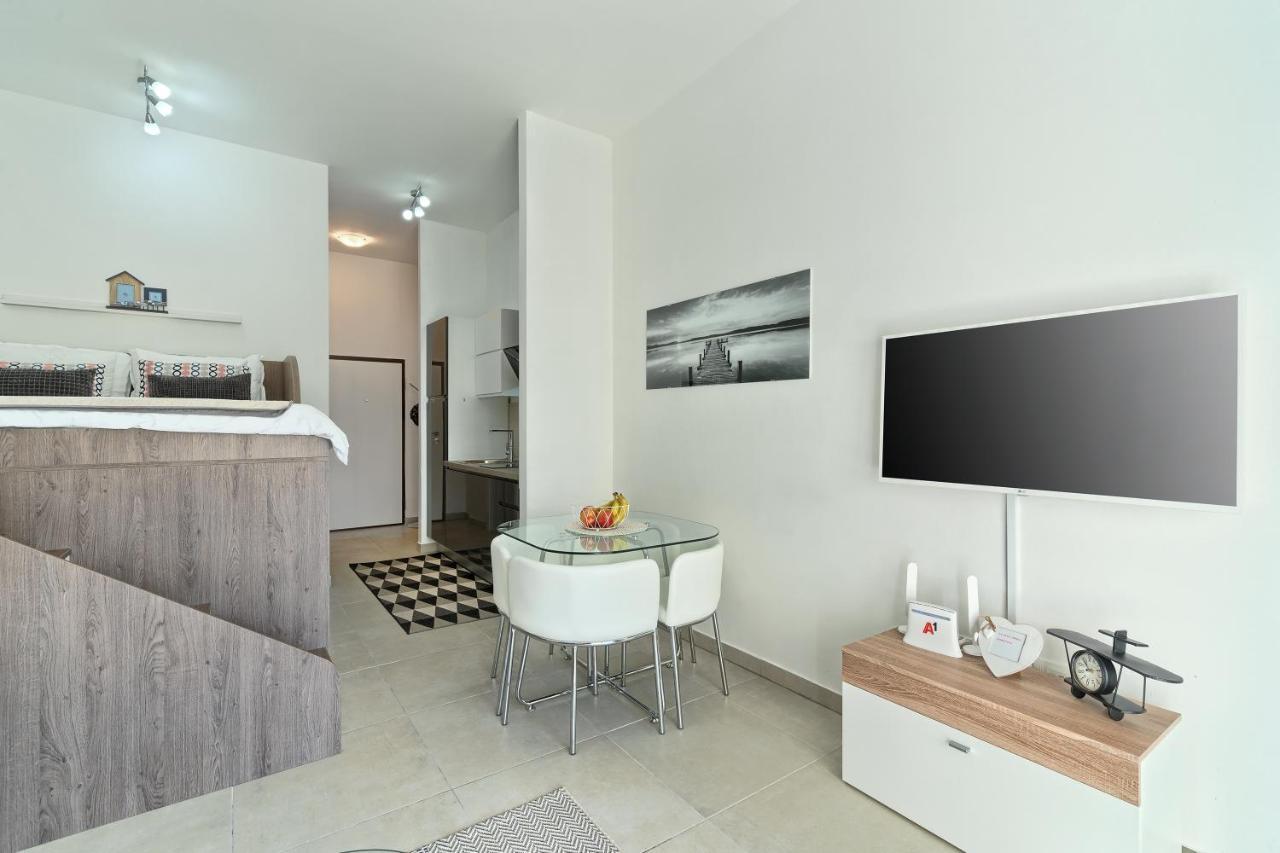 Terrace Apartment Danny Каштела Экстерьер фото