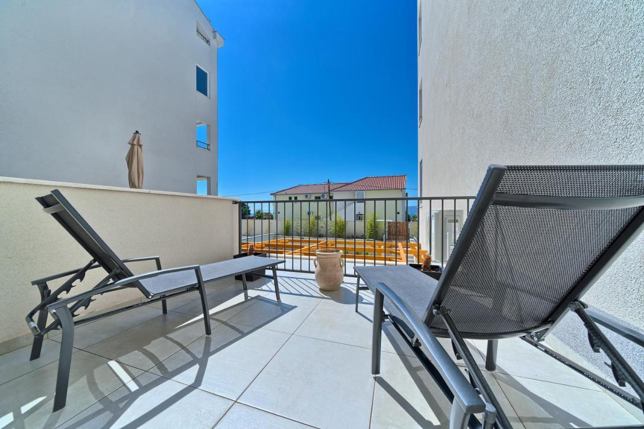 Terrace Apartment Danny Каштела Экстерьер фото