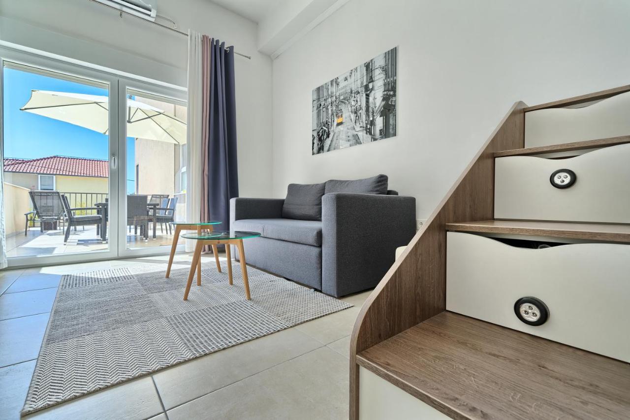 Terrace Apartment Danny Каштела Экстерьер фото